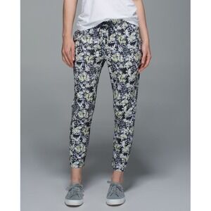 Lululemon Jet Crop Luxtreme Size 4 Crosscourt Petal Black Clarity Yellow